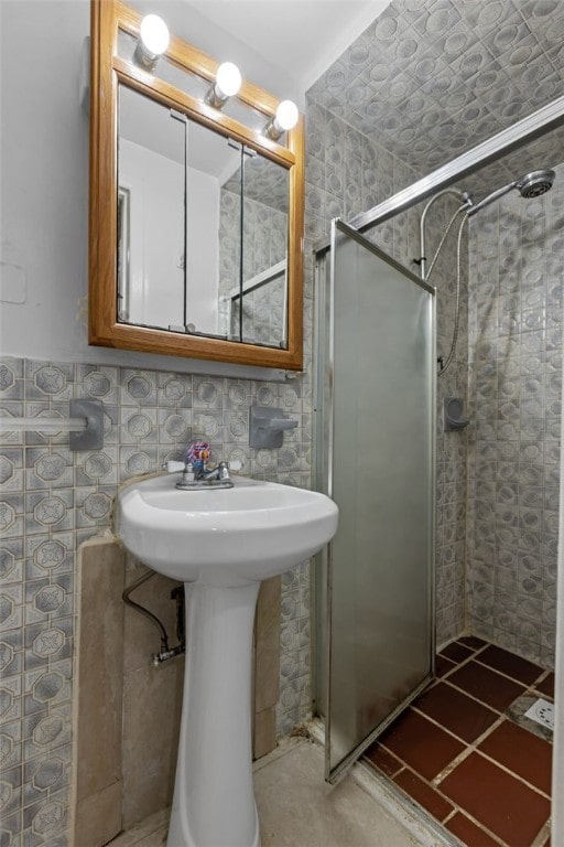 1105 Greentree Rd, Green Tree, PA 15220 - bathroom featuring a shower stall and a sink