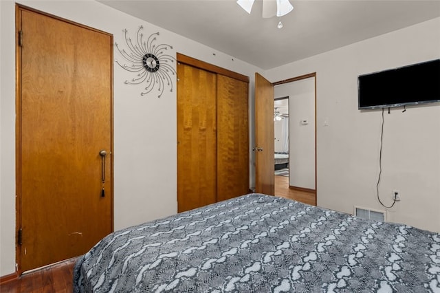 1105 Greentree Rd, Green Tree, PA 15220 - bedroom featuring wood finished floors