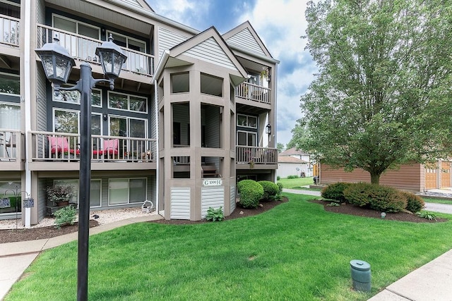 1099 Riverside Dr Unit H, Bridgewater, PA 15009 - rear view of property featuring a balcony and a lawn