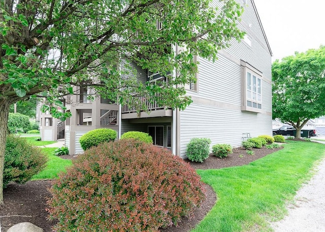 1099 Riverside Dr Unit H, Bridgewater, PA 15009 - view of side of property with a lawn