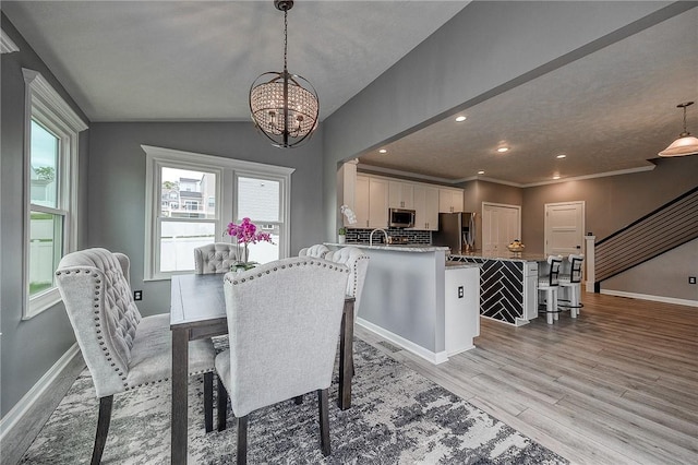 8 Pony Ct, Findlay Twp, PA 15126 - dining area featuring a chandelier, light wood finished floors, baseboards, recessed lighting, and lofted ceiling