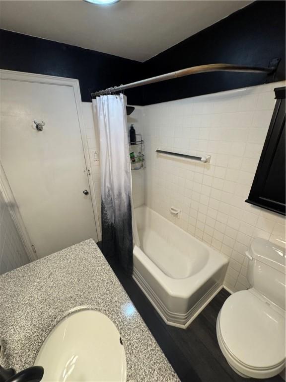 937 Freeport Rd, Natrona Hts/Harrison Twp, PA 15065 - full bathroom with shower / bath combo with shower curtain, toilet, tile walls, vanity, and wood finished floors