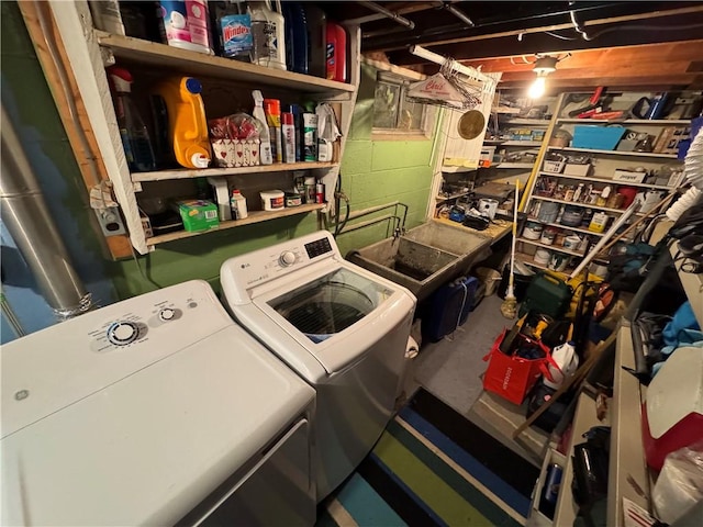 937 Freeport Rd, Natrona Hts/Harrison Twp, PA 15065 - washroom featuring separate washer and dryer