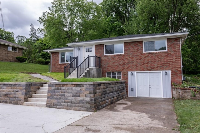 5 Albert St, South Union Twp, PA 15401 - view of front facade featuring brick siding and a front lawn