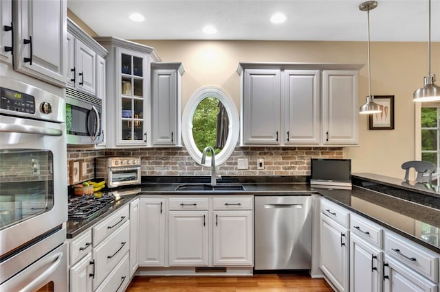 104 Southridge Dr, Cranberry Twp, PA 16066 - kitchen with stainless steel appliances, healthy amount of natural light, a sink, tasteful backsplash, and recessed lighting