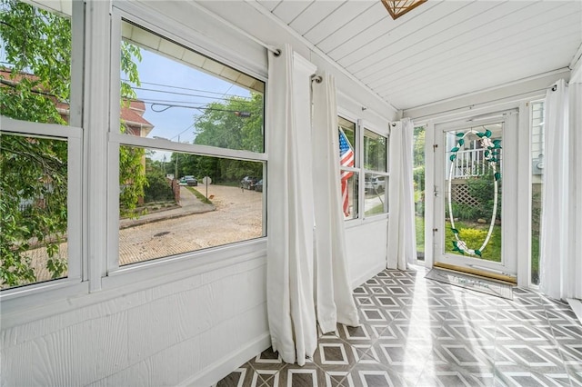 510 Central Ave E, Washington Boro, PA 15301 - unfurnished sunroom featuring healthy amount of natural light