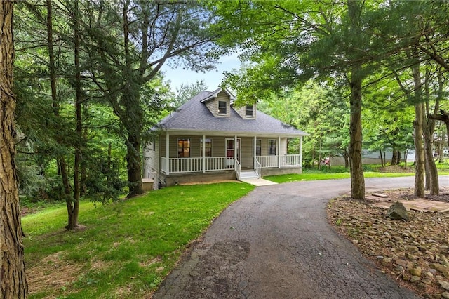 547 Mercer Rd, Twp Of But Ne, PA 16001 - view of front facade with covered porch, curved driveway, and a front yard