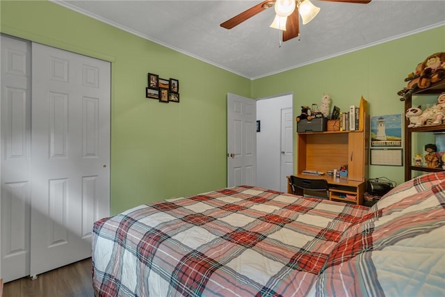 125 Spruce St, Brighton Twp, PA 15009 - bedroom featuring wood finished floors, ornamental molding, a closet, and a ceiling fan