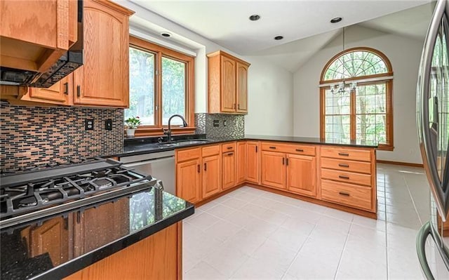 103 Mcdonnell Ln, Middlesex Twp, PA 16002 - kitchen featuring a sink, stainless steel appliances, a peninsula, vaulted ceiling, and tasteful backsplash