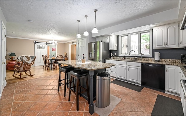 133 Miller Rd, Clinton Twp, PA 16055 - kitchen featuring dishwasher, stainless steel refrigerator with ice dispenser, a sink, a textured ceiling, and a breakfast bar