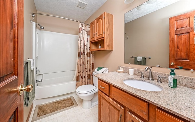 133 Miller Rd, Clinton Twp, PA 16055 - full bath featuring vanity, shower / bath combo with shower curtain, toilet, and a textured ceiling