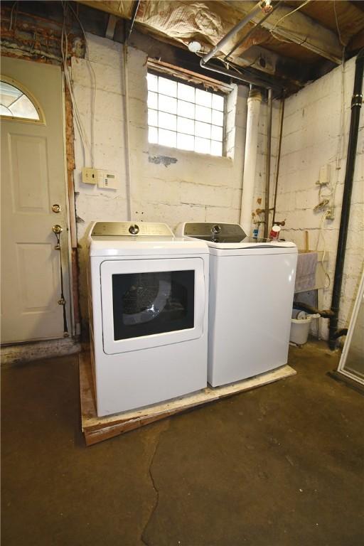 1312 Kelton Ave, Dormont, PA 15216 - washroom with washing machine and clothes dryer
