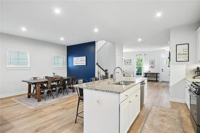 184 Bucktail Dr, Cranberry Twp, PA 16066 - kitchen featuring a sink, a breakfast bar, recessed lighting, white cabinets, and light wood finished floors