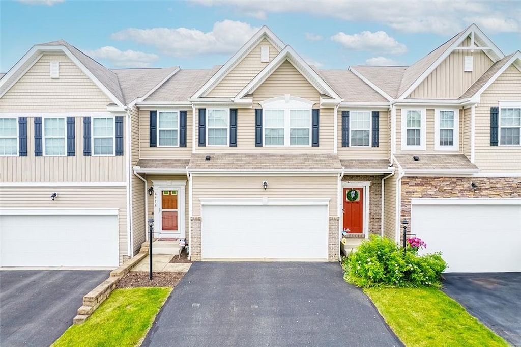 6478 Lindsey Ln, Murrysville, PA 15632 - photo 1