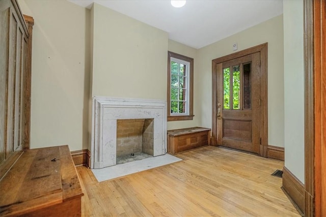 1167 Murray Hill Ave, Squirrel Hill, PA 15217 - foyer entrance featuring light wood-style floors and a premium fireplace