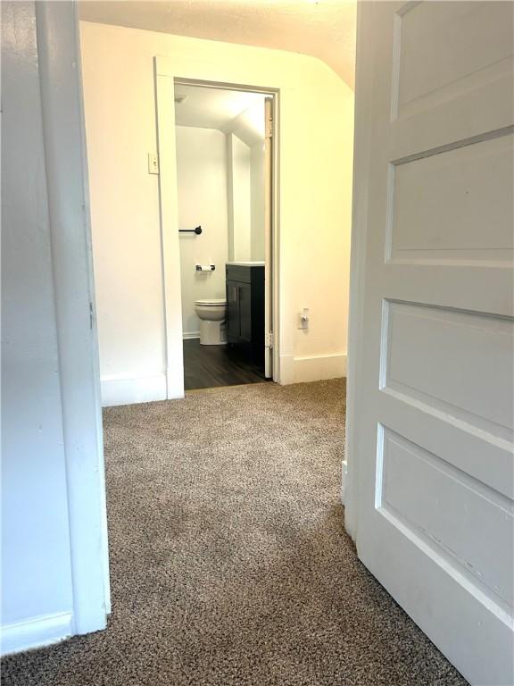 7 Fairview Pl, Union Twp Wsh, PA 15038 - hall featuring carpet flooring, baseboards, and vaulted ceiling