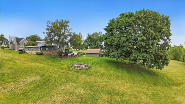 1182 W Laurel Cir, Mount Pleasant Twp, PA 15666 - view of green lawn