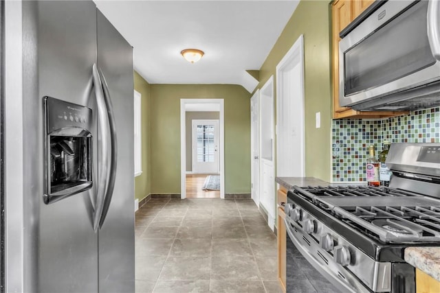 132 Crescent Hills Rd, Penn Hills, PA 15235 - kitchen featuring stainless steel appliances, backsplash, and baseboards