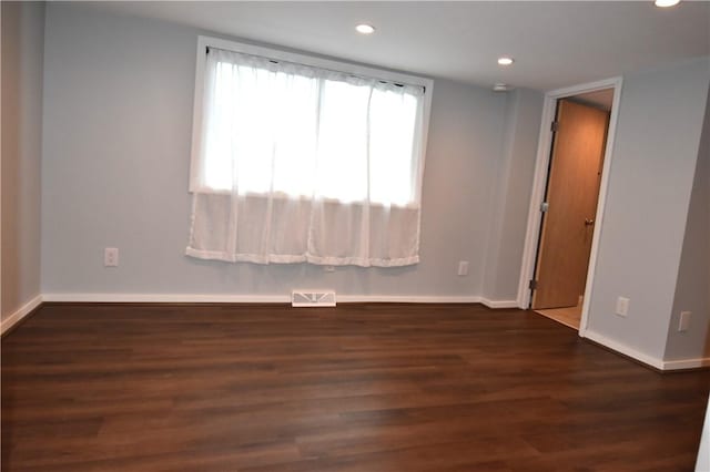117 Oregon, Vandergrift Wml, PA 15690 - empty room with baseboards, wood finished floors, and recessed lighting