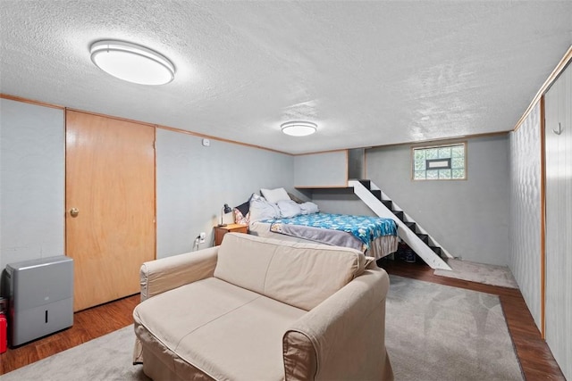 1217 Princeton Ave, Natrona Hts/Harrison Twp, PA 15065 - bedroom with wood finished floors and a textured ceiling
