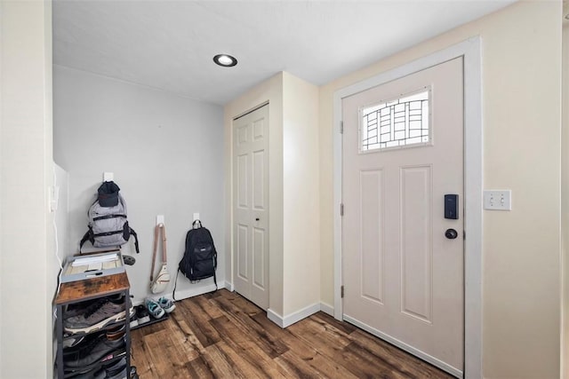 1217 Princeton Ave, Natrona Hts/Harrison Twp, PA 15065 - entryway featuring dark wood finished floors and baseboards