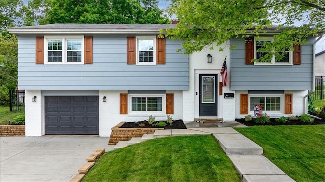 6003 Kingston Dr, Hopewell Twp Bea, PA 15001 - bi-level home featuring a front lawn, an attached garage, and driveway