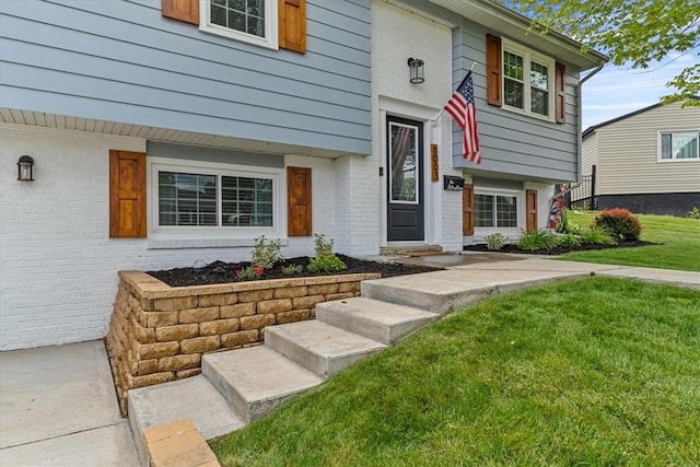 6003 Kingston Dr, Hopewell Twp Bea, PA 15001 - view of front of home featuring a front yard and brick siding