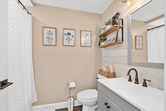 6003 Kingston Dr, Hopewell Twp Bea, PA 15001 - bathroom with vanity, toilet, tasteful backsplash, and curtained shower
