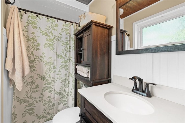 6003 Kingston Dr, Hopewell Twp Bea, PA 15001 - full bathroom with vanity, toilet, and curtained shower