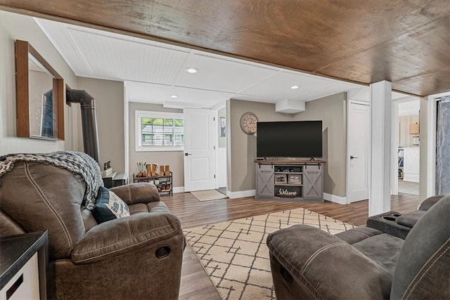 6003 Kingston Dr, Hopewell Twp Bea, PA 15001 - living room with wood finished floors, baseboards, and recessed lighting
