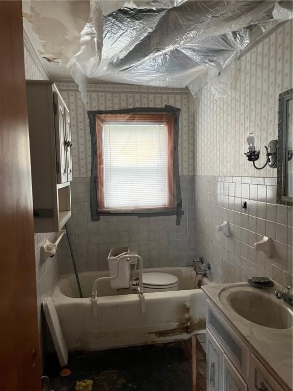 256 Vermont St, Hempfield Twp Wml, PA 15601 - bathroom featuring tile walls, a bath, wallpapered walls, wainscoting, and vanity