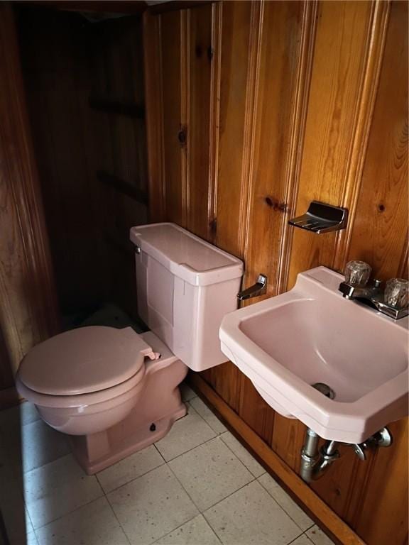 256 Vermont St, Hempfield Twp Wml, PA 15601 - bathroom with a sink, toilet, and tile patterned floors