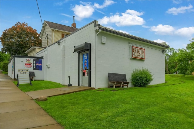 726 Arlington Ave, New Castle/5Th, PA 16101 - view of side of property with a lawn and concrete block siding