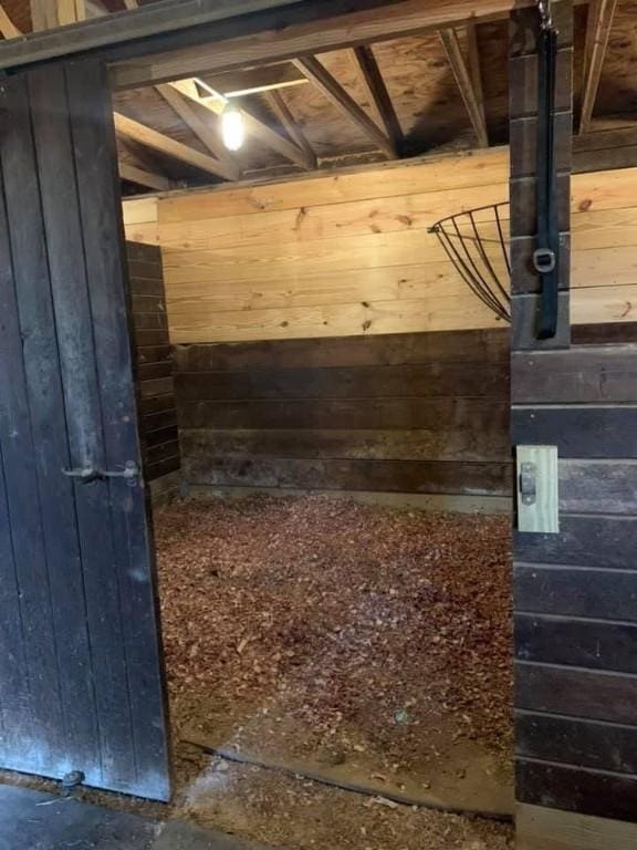 1060 Sugar Run Rd, Nottingham, PA 15367 - view of horse barn