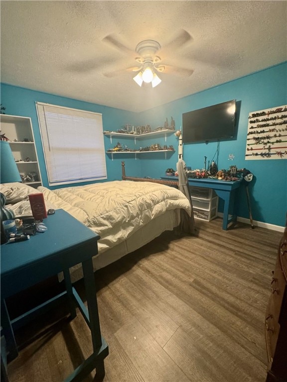 1060 Sugar Run Rd, Nottingham, PA 15367 - bedroom featuring a textured ceiling, wood finished floors, a ceiling fan, and baseboards