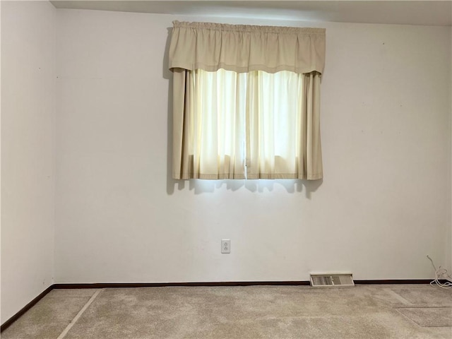 4130 James Dr, Lower Burrell, PA 15068 - carpeted empty room featuring baseboards