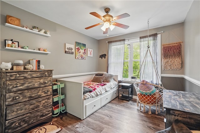 1125 Annisville Rd, Washington Twp But, PA 16050 - bedroom featuring wood finished floors and a ceiling fan
