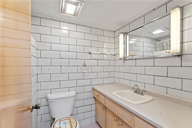 146 Samuel St, Chippewa Twp, PA 15010 - full bath with vanity, toilet, tile walls, and decorative backsplash