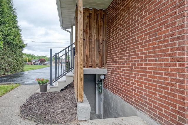 2425 W Pike St, Chartiers, PA 15342 - exterior space featuring brick siding