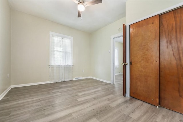 1030 N Grandview Ave, Mckeesport, PA 15132 - unfurnished bedroom featuring light wood-type flooring, baseboards, a closet, and a ceiling fan