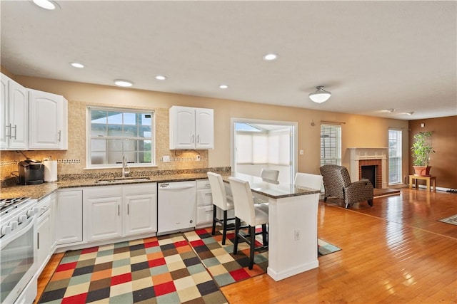 5109 Forest Ridge Dr, South Fayette, PA 15057 - kitchen with white appliances, a sink, plenty of natural light, tasteful backsplash, and recessed lighting