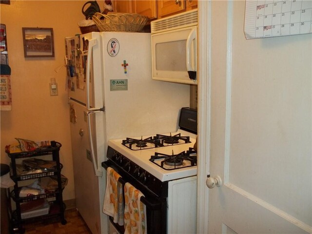 109 Mason Dr, Shaler, PA 15116 - kitchen with white appliances and light countertops