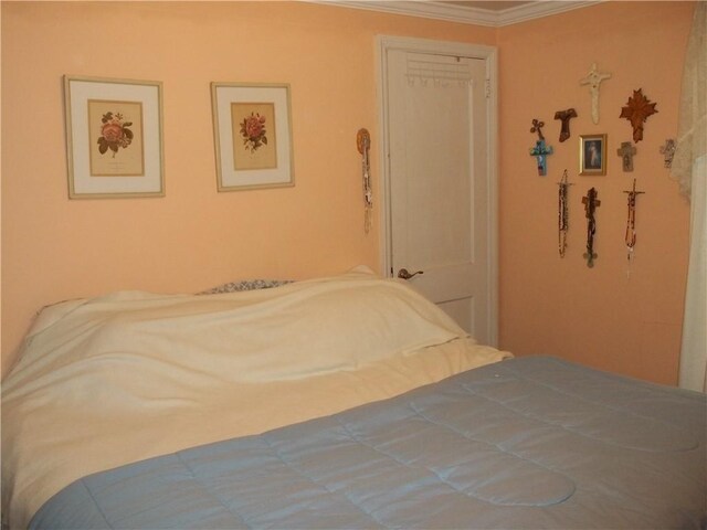 109 Mason Dr, Shaler, PA 15116 - bedroom featuring ornamental molding