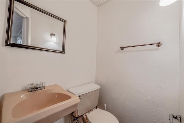 200 Spartan Dr, Bethel Park, PA 15102 - bathroom featuring a sink and toilet
