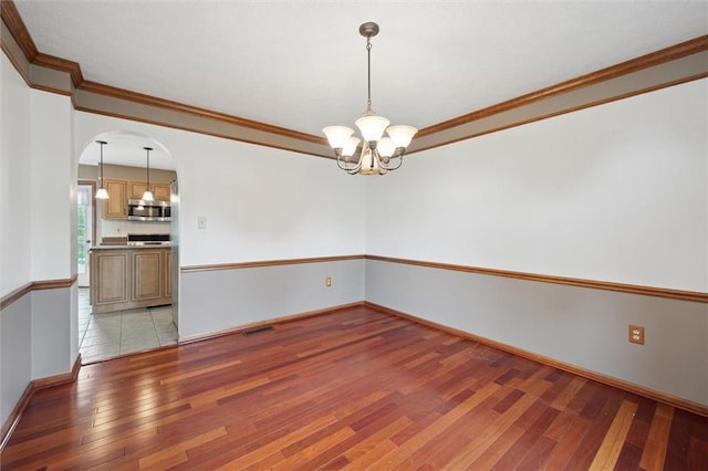 5020 Meadow Crest Dr, Hampton, PA 15101 - unfurnished room featuring light wood-style floors, a chandelier, ornamental molding, arched walkways, and baseboards