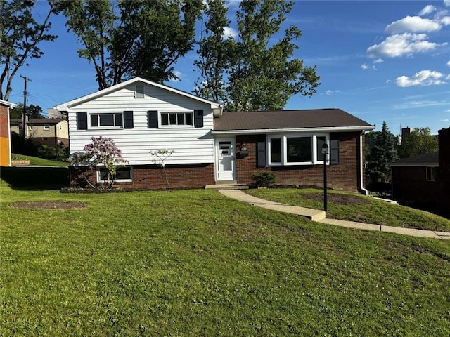 1123 Blue Jay Dr, Scott Twp Sal, PA 15243 - split level home featuring a front lawn and brick siding