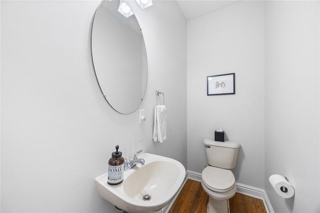 230 Summerlawn Dr, Bell Acres, PA 15143 - bathroom with a sink, wood finished floors, toilet, and baseboards