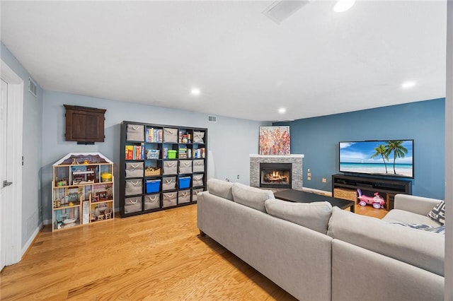 230 Summerlawn Dr, Bell Acres, PA 15143 - living room with recessed lighting, light wood finished floors, a fireplace, and baseboards