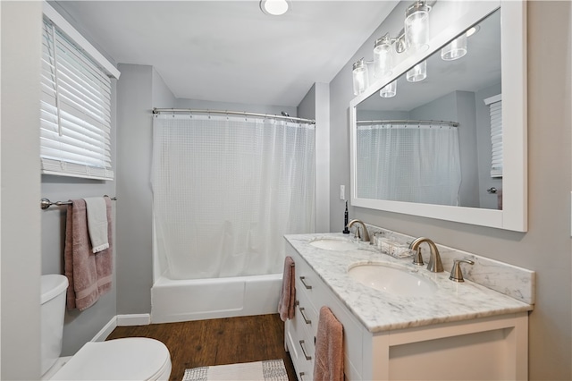 848 7th St, Verona, PA 15147 - bathroom featuring toilet, wood finished floors, double vanity, shower / tub combo, and baseboards