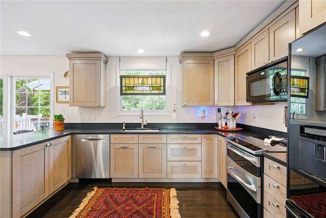 518 Carvine Ct, Marshall, PA 15090 - kitchen featuring appliances with stainless steel finishes, a sink, a peninsula, dark wood finished floors, and dark countertops